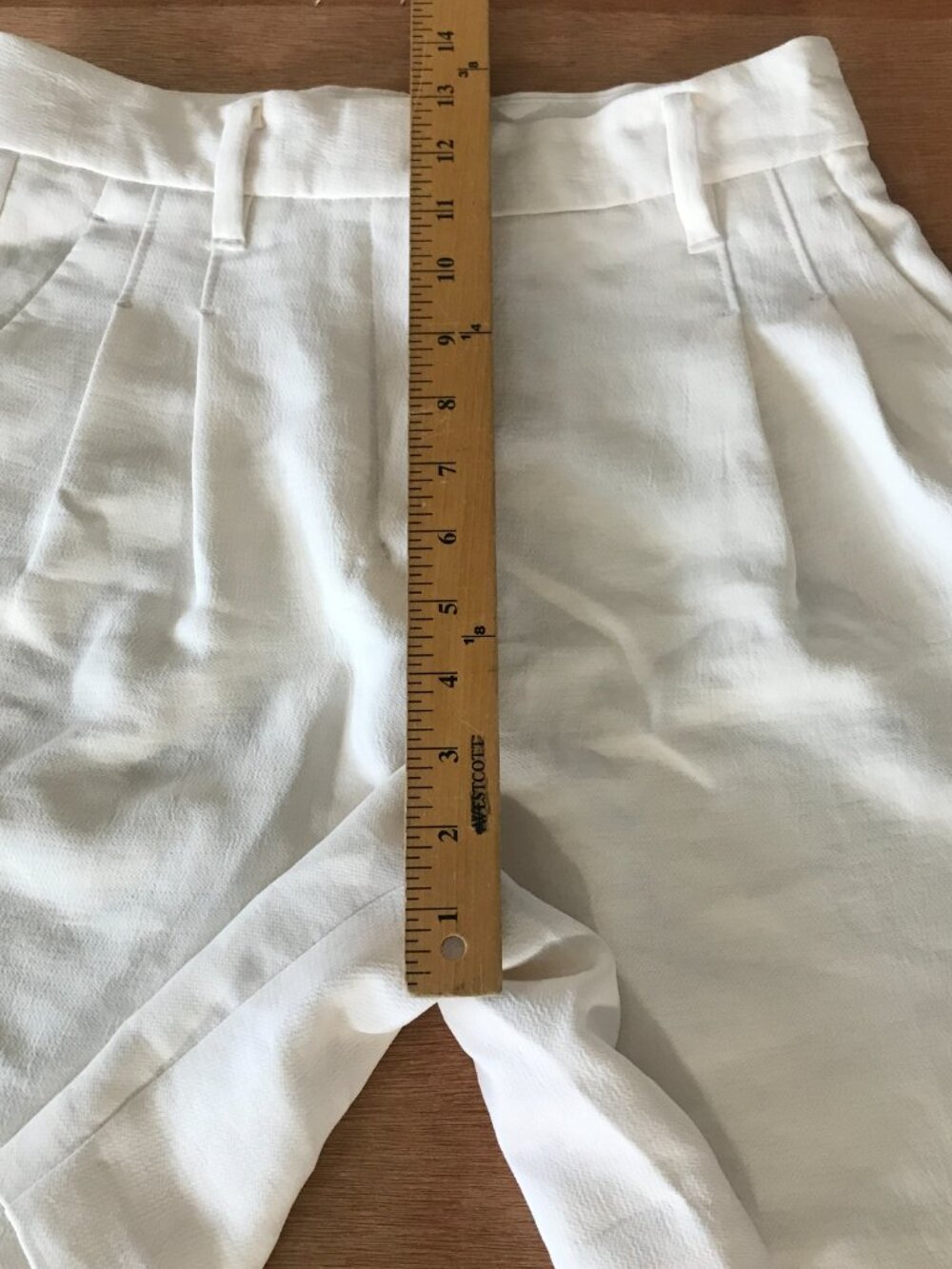 Wifred Aritzia High Waisted Pleated Shorts Women 2 Beige Pockets Athleisure - Picture 6 of 13
